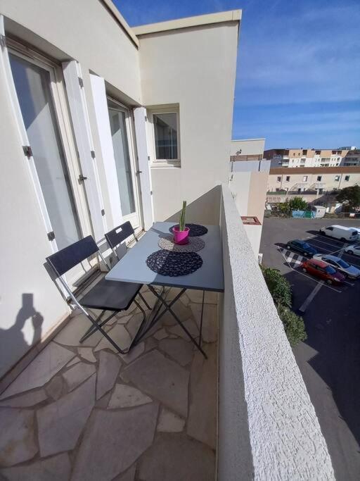 Appart 2/4 Pers Proche Centre Avec Balcon, Parking Narbona Esterno foto